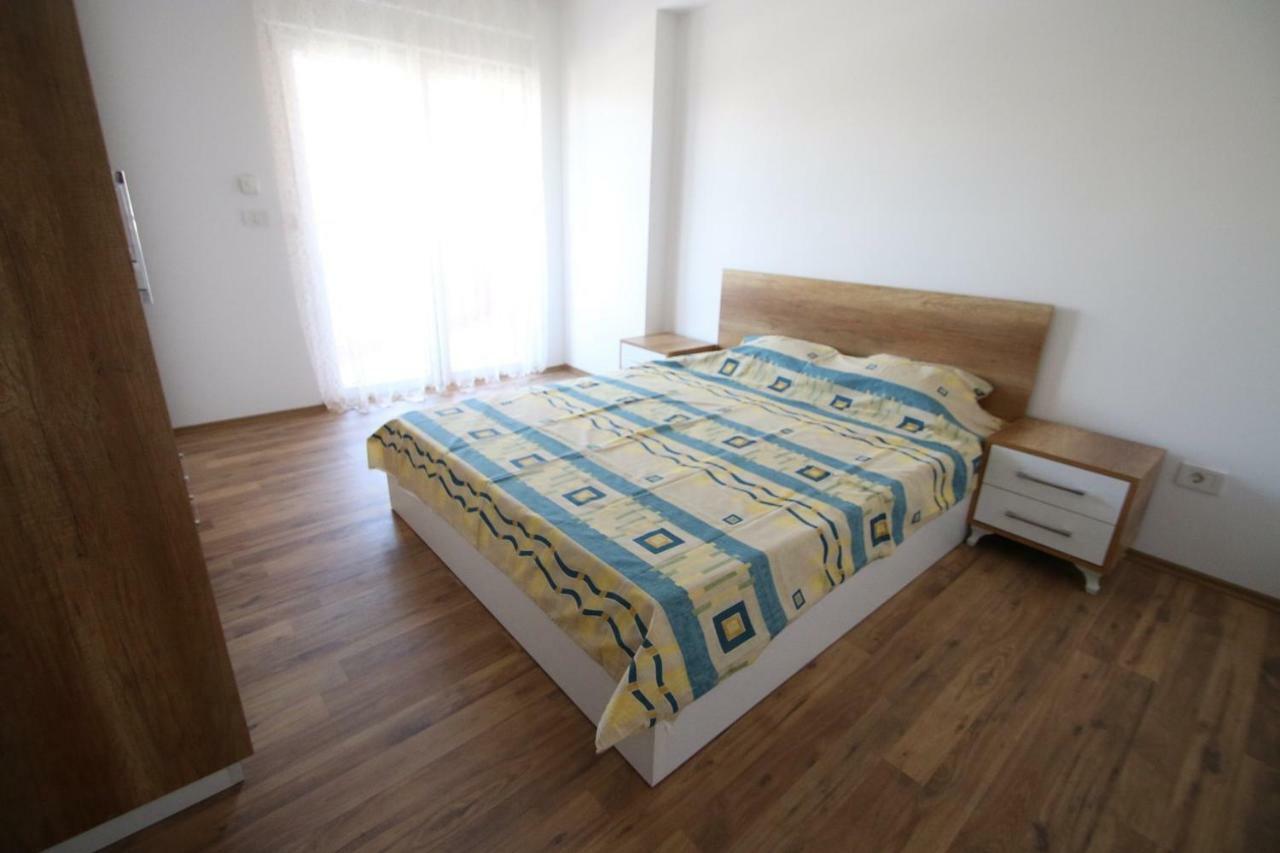 Spacious Apartment Next To The Bus Station And Walking Distance To The Old Town And Shopping Malls 프리즈렌 외부 사진