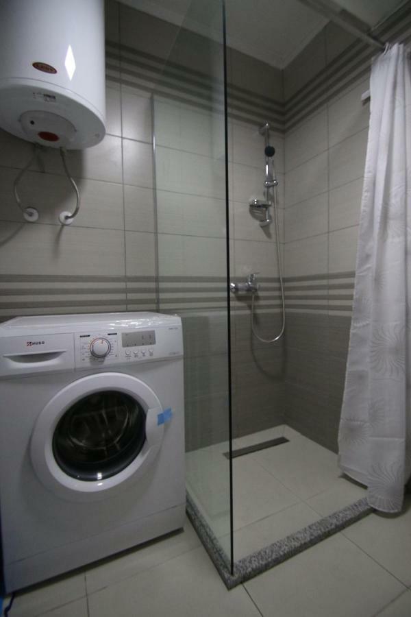 Spacious Apartment Next To The Bus Station And Walking Distance To The Old Town And Shopping Malls 프리즈렌 외부 사진